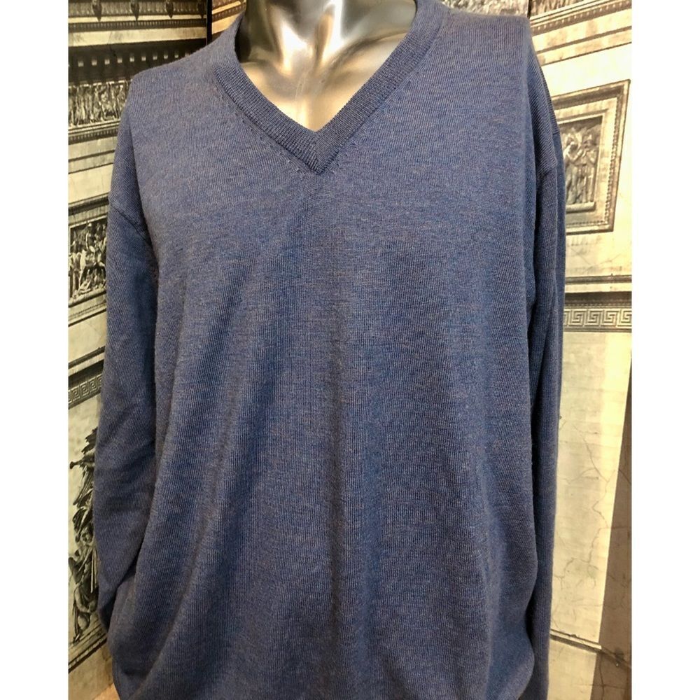 Beautiful 100% merino wool sweater by Raffi